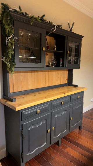 Alacena de madera restaurada