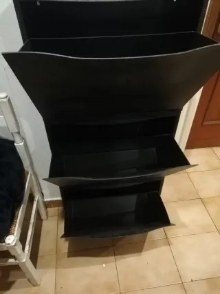 Zapatero negro de plástico