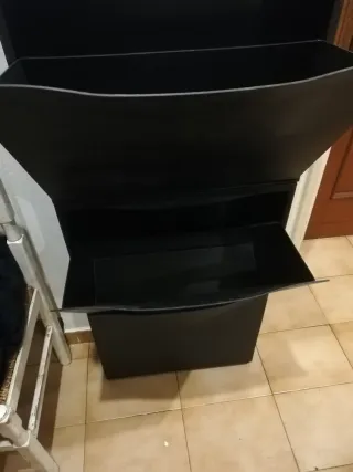 Zapatero negro de plástico