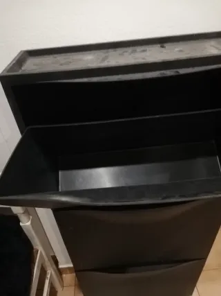 Zapatero negro de plástico