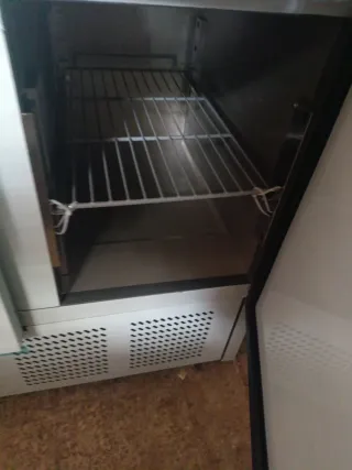 MESA REFRIGERADA 3 PUERTAS 135 CM. 658746091