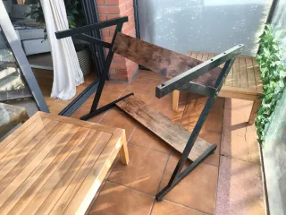 Soporte de escritorio metálico y madera