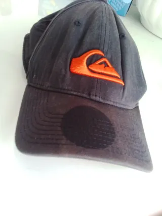 Gorra New Era azul y naranja