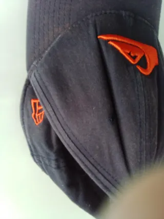 Gorra New Era azul y naranja