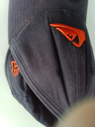 Gorra New Era azul y naranja