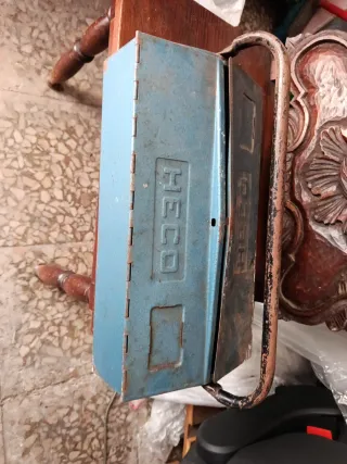Caja de herramientas HECO antigua
