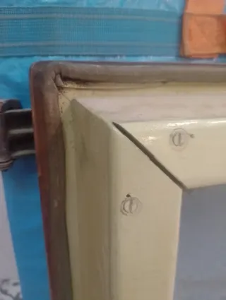 Puerta de nevera antigua de madera