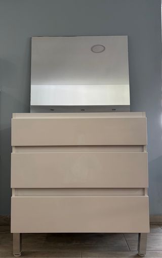 Mobile da bagno bianco con specchio