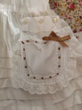 Enagua de niña blanca con volantes