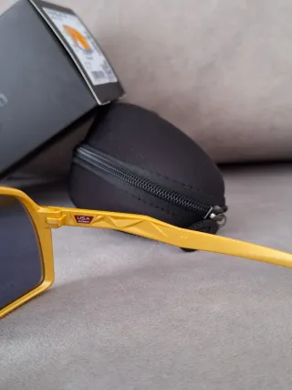 Gafas de Sol Oakley Doradas