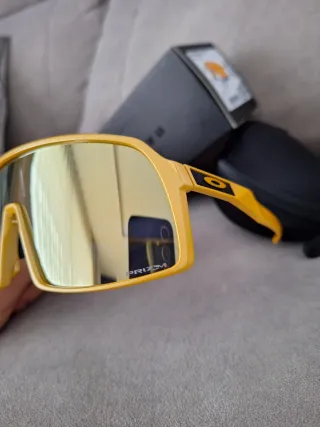 Gafas de Sol Oakley Doradas