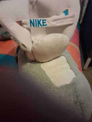 Zapatillas Nike grises y blancas