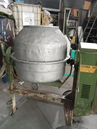 Hormigonera 600L con motor