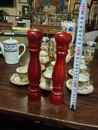 Set de especieros de madera rojos