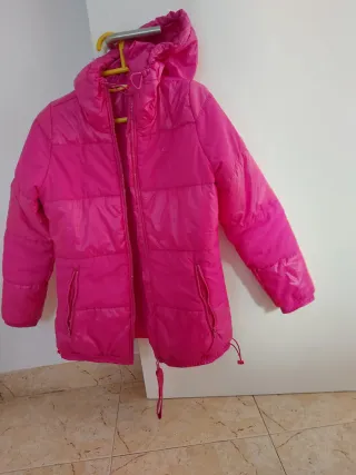 Plumífero Adidas rosa con capucha