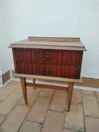 Mesilla de noche antigua madera