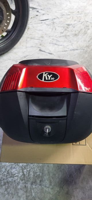 Baúl KY30 Negro y Rojo