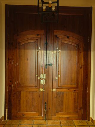 Puerta madera mobila vieja exterior