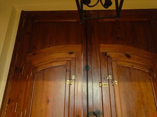 Puerta madera mobila vieja exterior