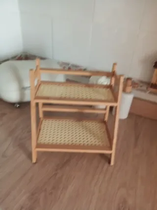 Estante de madera y ratán 2 niveles