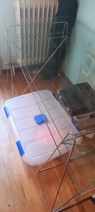 Mesa de escritorio de cristal y metal