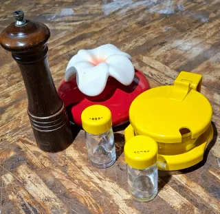 Set accessori cucina: macinapepe, saliere