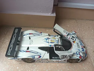 Porsche 911 GT1 EVO 98