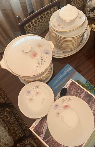 Antigua vajilla de porcelana