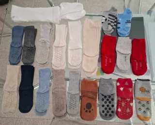 Lote de calcetines infantiles. Talla 23/26.