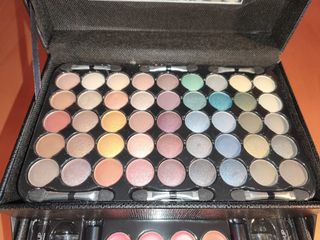 Estuche de maquillaje completo