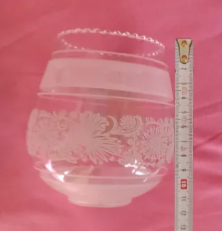 Lámpara de cristal antigua decorada