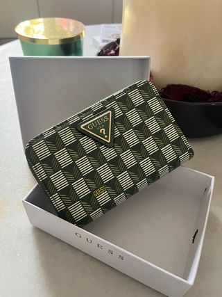 Cartera Monedero Guess Blanca y Verde
