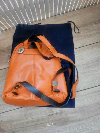 Bolso de piel naranja