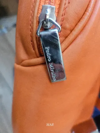 Bolso de piel naranja