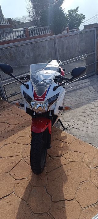 Honda CBR 125 R (2016) - moto A1