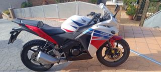 Honda CBR 125 R (2016) - moto A1