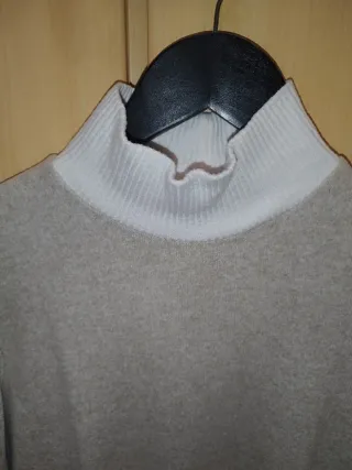 Jersey cuello alto beige y blanco Talla L