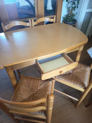 Mesa extensible de 3 medidas y 4 sillas