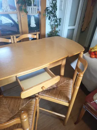 Mesa extensible de 3 medidas y 4 sillas