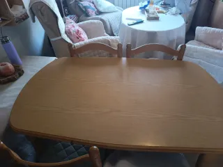 Mesa extensible de 3 medidas y 4 sillas