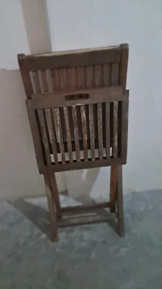Silla de madera rústica