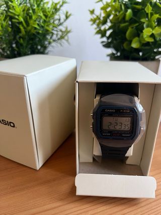 Reloj Casio Retro Negro y Plateado