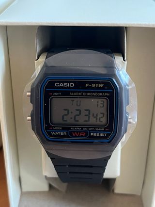 Reloj Casio Retro Negro y Plateado