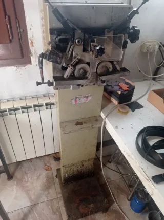 Máquina para pintar cantos de cinturones