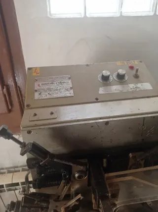 Máquina para pintar cantos de cinturones