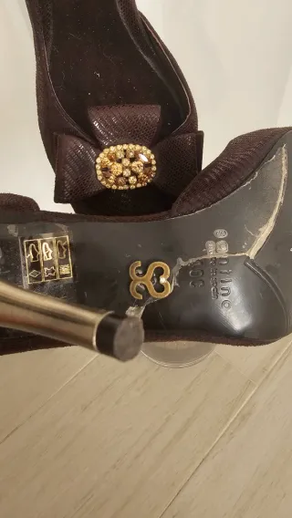 Zapatos de tacón Santino marrones con lazo