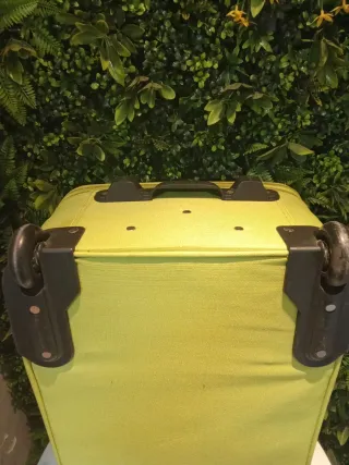 Maleta de viaje 60cm x 37cm x 25cm.