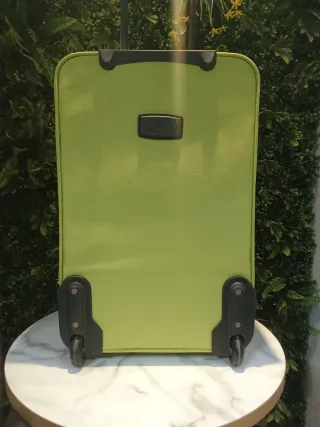 Maleta de viaje 60cm x 37cm x 25cm.