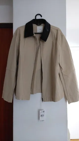 Parka Mango Beige Cuello Negro