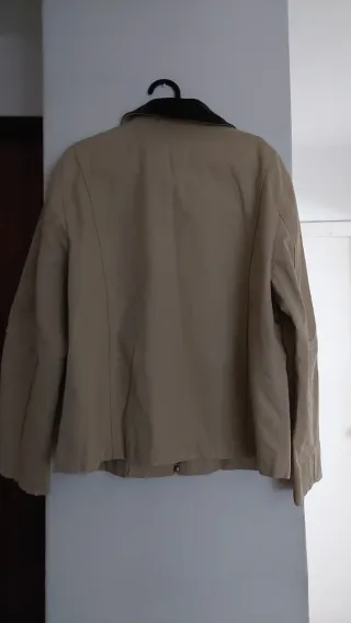 Parka Mango Beige Cuello Negro